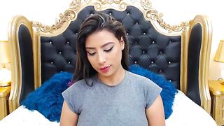 CourtneyLou - Hot busty Latina live on webcam