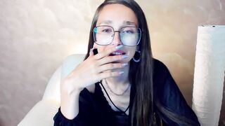 rinahazell - Cute skinny brunette's webcam video