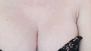 Kitty-pussy - Busty chick live on webcam