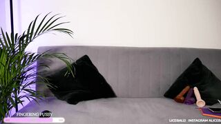 alicebalij - Booty sexy babe with toy in pussy doggy