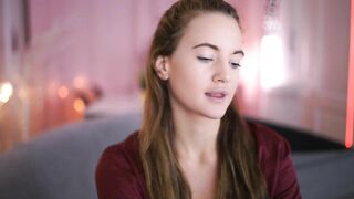 PlsDontellMom - Charming busty beauty's webcam video