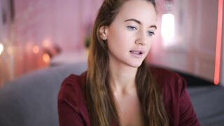 PlsDontellMom - Charming busty beauty's webcam video