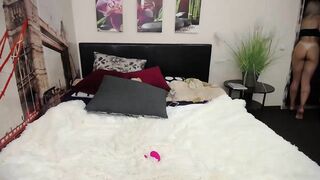 bella_hub - Blonde masturbating on webcam
