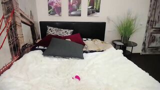 bella_hub - Blonde masturbating on webcam