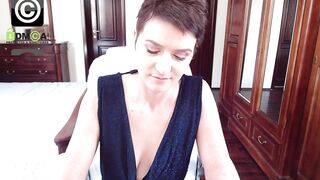 Ariana_Sage  - Lovely short haired MILF's cam video