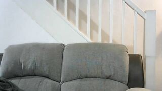 hayley_london - Naughty chick flashing tits