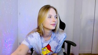 sweetiekittyy - Sweet blonde teen's cam video