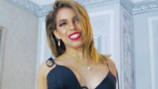 ChloeNova - Naughty chick fucking pussy with toy