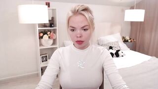 DanielaScott - Blonde's XXX webcam chat