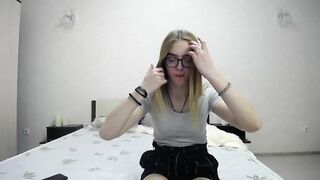 yjees - Cute young babe's cam video