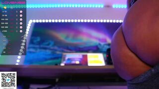 oxlemon oil big ass in a sports bra