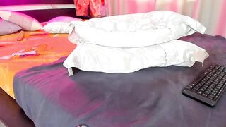 Screenshot from milf_tea's live webcam sex show video