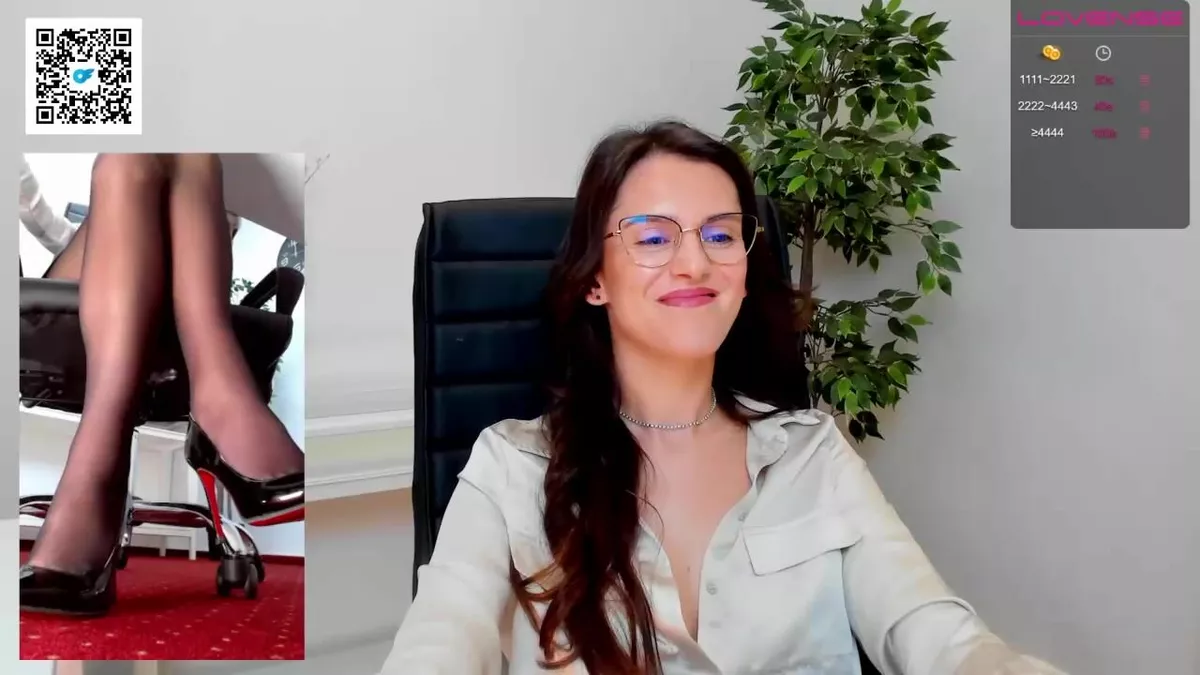 Wh4thefuck - Sex chat with kinky office girl