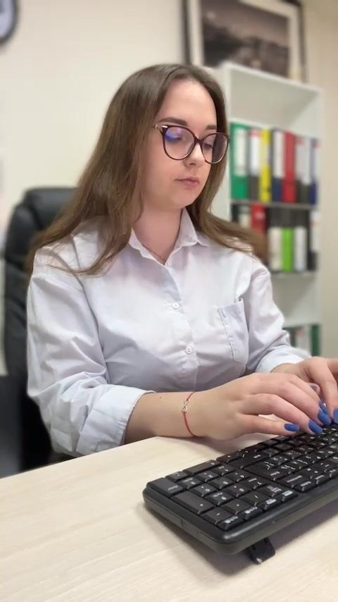 Lilykate Sex Chat With Busty Office Girl 