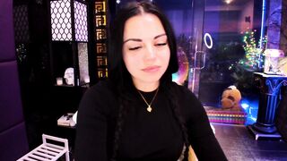 Screenshot from alma_pearl's live webcam sex show video