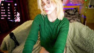 Screenshot from allison_cuty's live webcam sex show video
