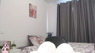 Screenshot from b4by_lol1's live webcam sex show video