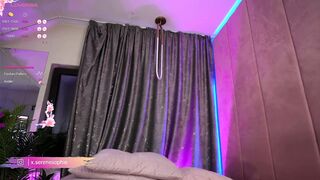 Screenshot from serene_sophiex's live webcam sex show video